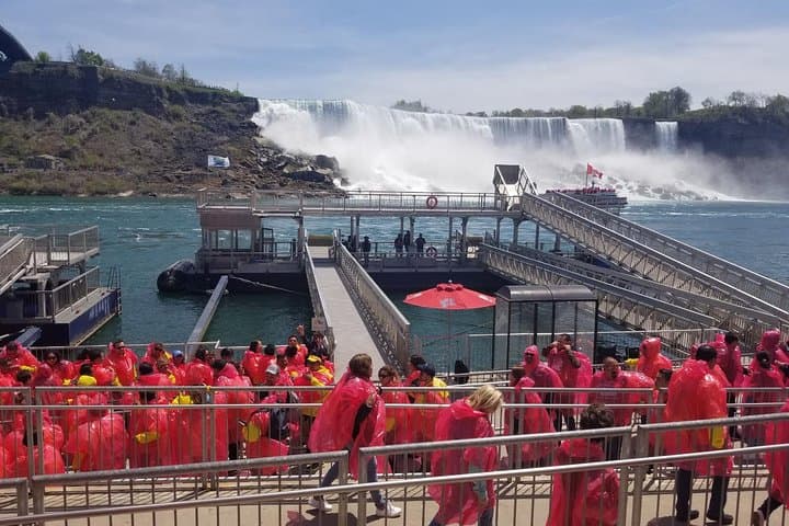 Niagara Falls Day Trip from Toronto with Skip-the-Line Boat Cruise photo 3