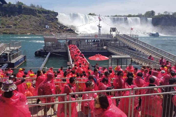 Niagara Falls Day Tour from Toronto — Table Rock, Niagara-on-the-Lake & Parkway Sights photo 3
