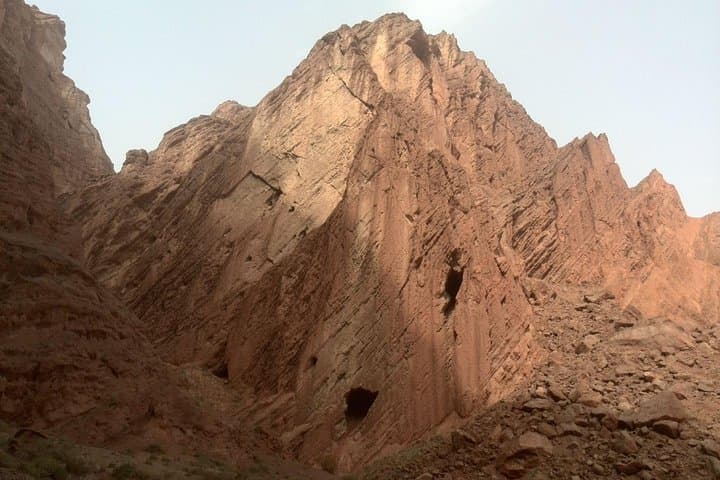 Private 4-Day Kuqa & Kashgar Tour from Urumqi — Kizil Grottos, Tianshan Canyon, Old Towns photo 4