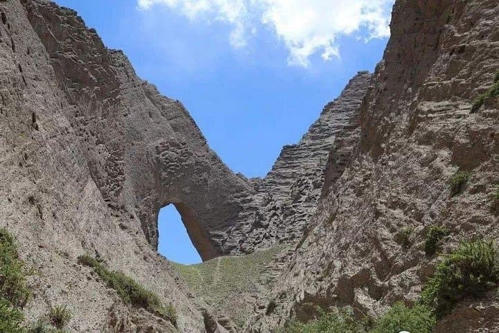 Shipton's Arch Day Trip from Kashgar — Hike to the World's Tallest Natural Arch photo 3