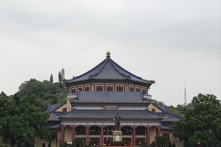 Guangzhou Private Day Tour: Chen Clan Temple, Shamian Island & Canton Tower photo 5