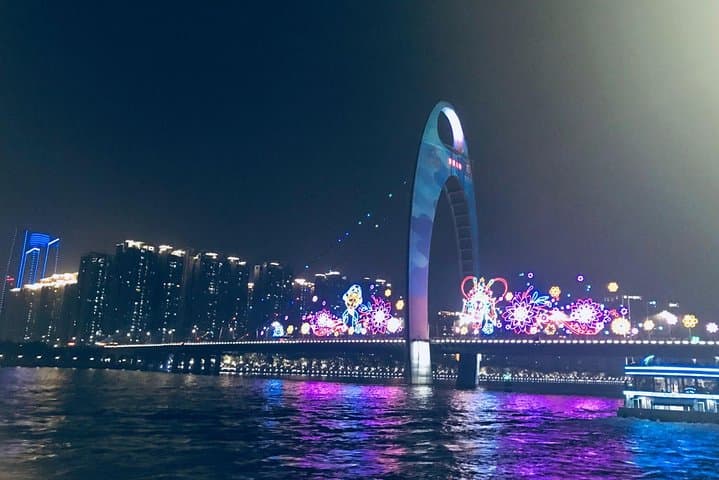 Guangzhou Private Day Tour: Chen Clan Temple, Shamian Island & Canton Tower photo 3