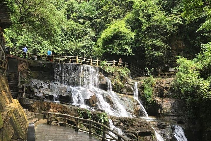 Mt Dinghu and Seven Star Crags Day Trip from Guangzhou: Hike Dinghu & Explore Karst Lakes photo 4
