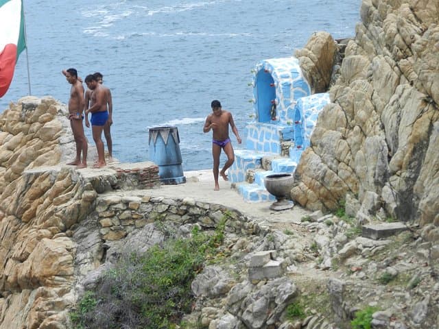 Acapulco High Cliff Divers Show and La Quebrada Flea Market Tour photo 5