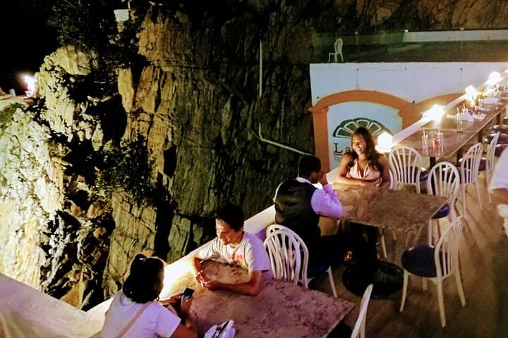 Acapulco High Cliff Divers Night Tour: Sunset, Dinner & La Quebrada Experience photo 5