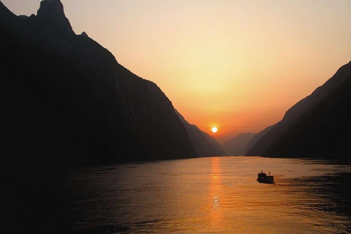 Yangtze River Cruise: 5-Day Upstream Journey from Yichang to Chongqing photo 4