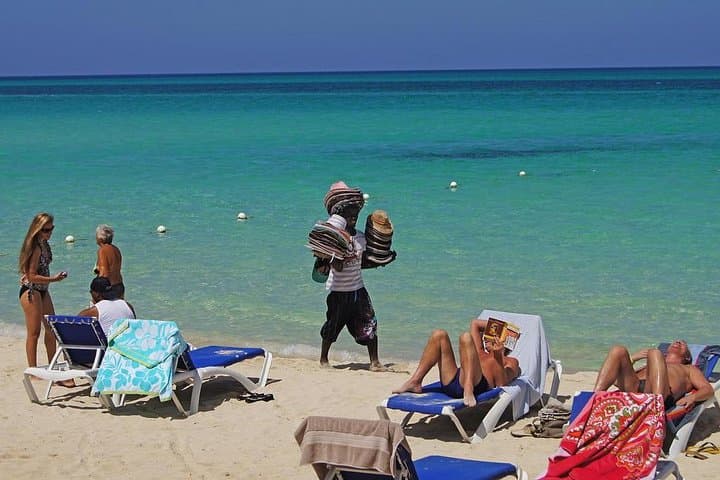 Explore Negril’s 7 Mile Beach and Thrilling Cliff Dives at Rick's Café