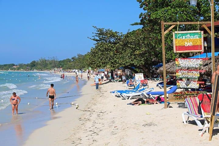 Explore Negril’s 7 Mile Beach and Thrilling Cliff Dives at Rick's Café photo 4
