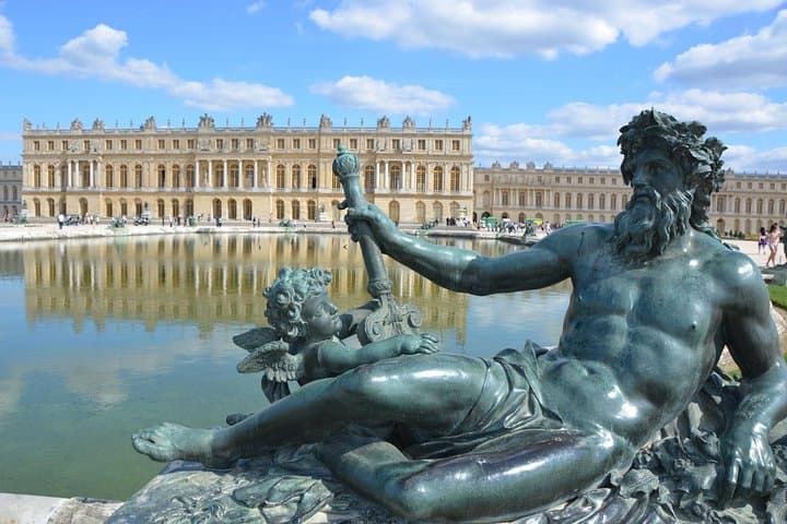 Versailles Small-Group Guided Tour from Paris: Palace, Hall of Mirrors & Gardens photo 4
