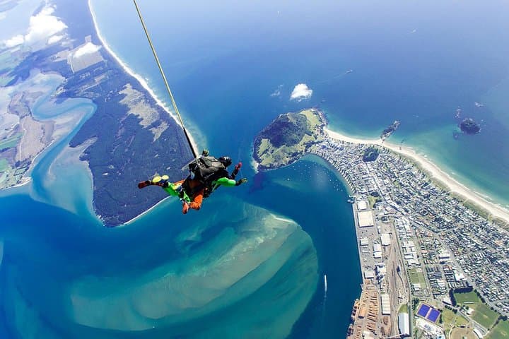 Tandem Skydive Tauranga: 15,000ft Bay of Plenty Freefall & Scenic Flight