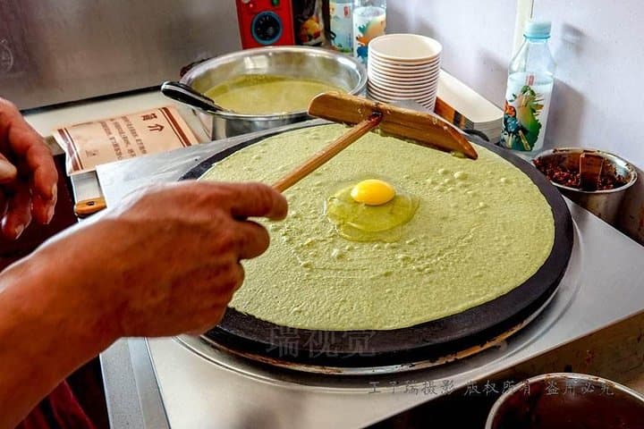 Beijing Hutong Food Walking Tour: Dongsi Street Eats & Mongolian Hotpot Experience photo 2