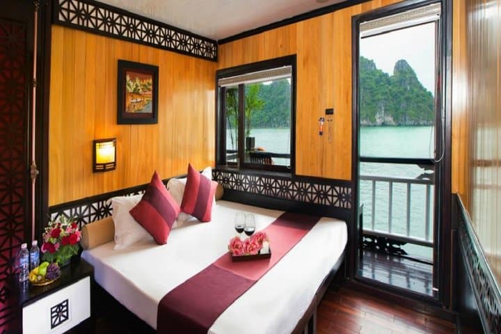 Overnight Cruise, Kayaking & Cave Exploration in Ha Long and Lan Ha Bay photo 2