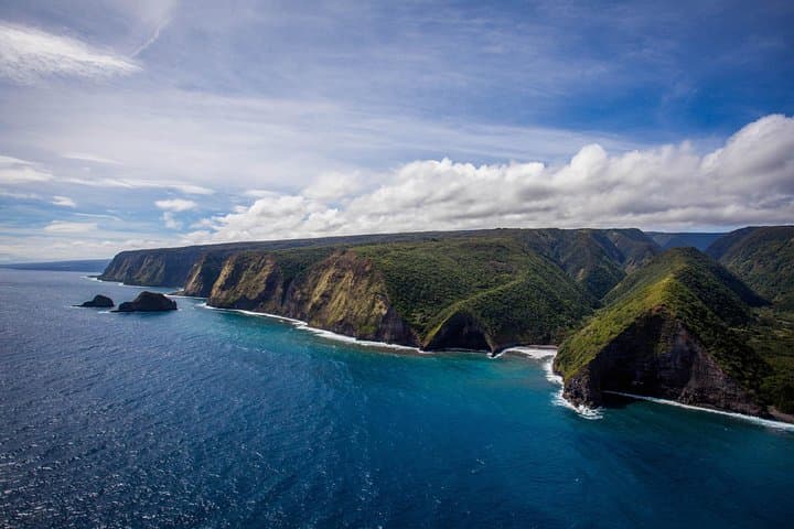 Private Magical Waterfall Helicopter Tour Over Kohala's Seven Valleys photo 2