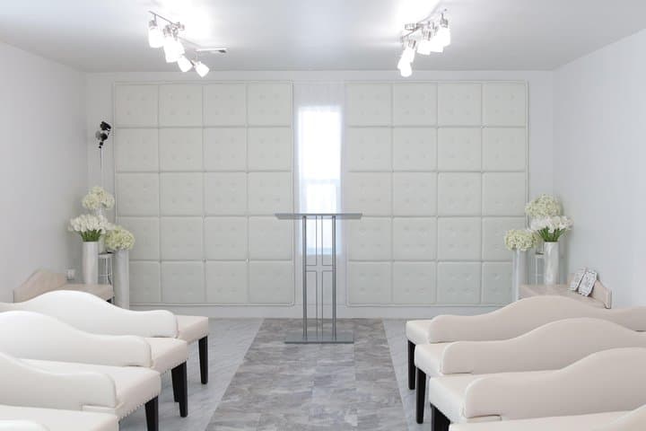 Modern Las Vegas Chapel Wedding at Paradise Wedding Chapel — Quick Guide for Couples photo 2