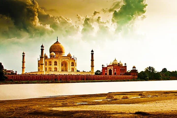 Same-Day Taj Mahal & Agra Tour from Pune — Return Flights Included photo 3
