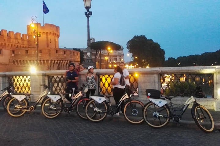 Rome by Night E-Bike Tour with Pizza Option — Sunset Sights & Easy Riding photo 4