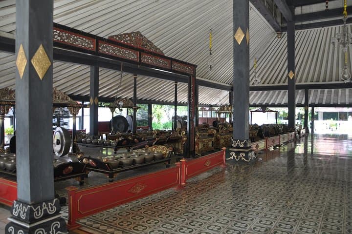 4-Day Jogjakarta & Solo Private Cultural Tour — Borobudur, Kraton, Batik photo 4