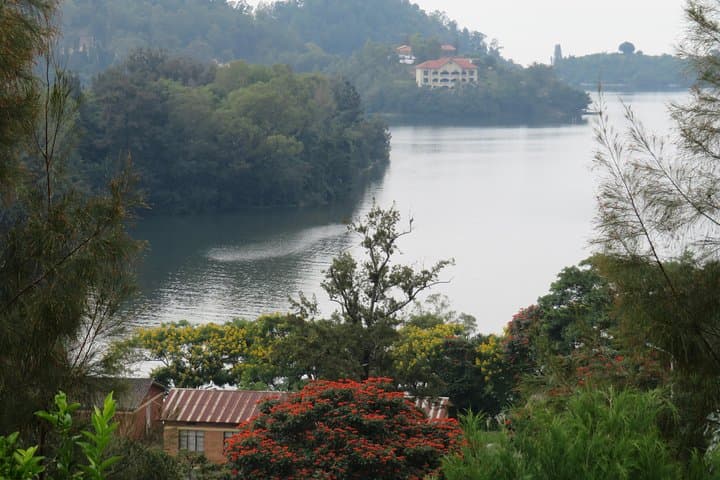 Lake Kivu Boat Excursion from Kibuye: Islands, Fruit Bats & Peaceful Waterways
