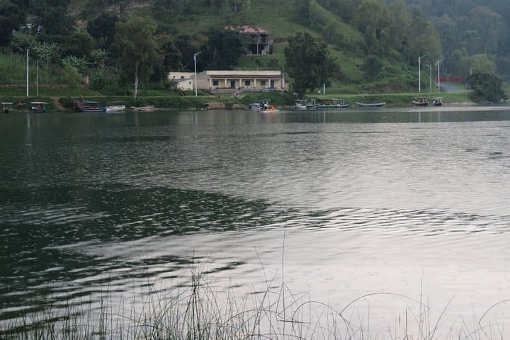 Lake Kivu Boat Excursion from Kibuye: Islands, Fruit Bats & Peaceful Waterways photo 2