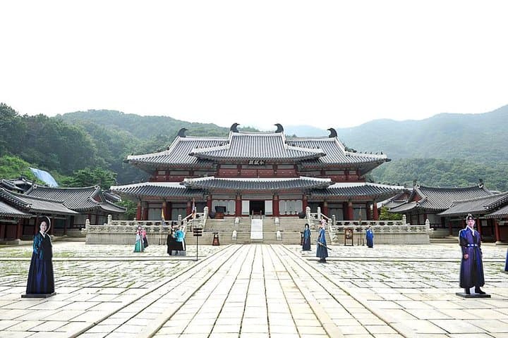 Private Day Trip to Korean Folk Village & Dae Jang Geum Park from Seoul