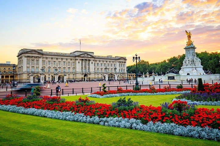 Private Blue Badge Guided Half-Day London Minivan Tour photo 3