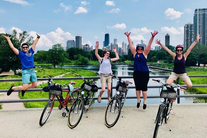Exploring Chicago’s Lakefront Neighborhoods by Bike: A 3-Hour Urban Adventure photo 2