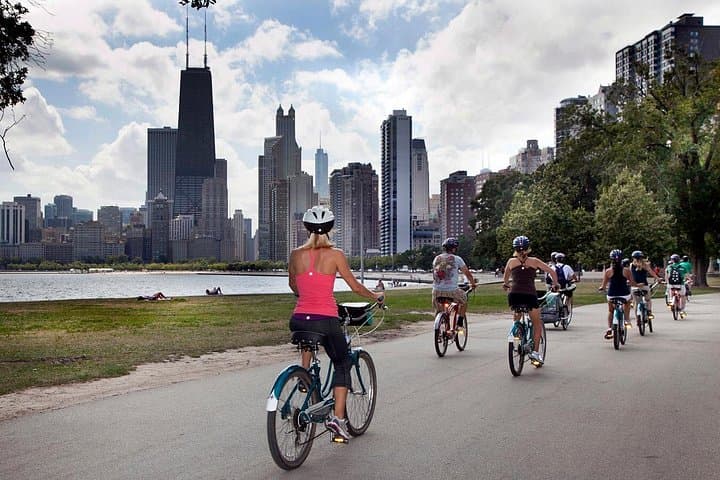 Chicago Full-Day Bike Rental: Ride the Lakefront & City Sights photo 1