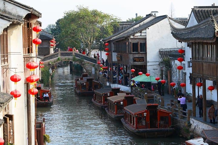 Zhujiajiao Water Town Private Tour with Shanghai Acrobatic Show