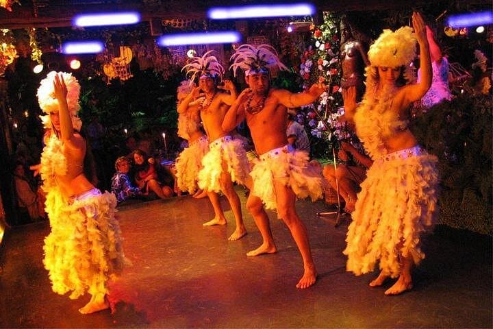 Santiago Night: Traditional Chilean Dinner Show with Voces de América photo 1