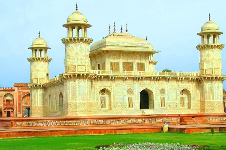 Sunset at the Taj Mahal: Private Day Tour from Delhi photo 6