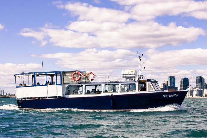 Toronto Harbour Cruise: 1-Hour Scenic Tour with Live Narration photo 4