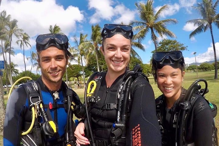 Beginner Scuba Diving at Magic Island, Honolulu — Guided Intro with Video photo 2