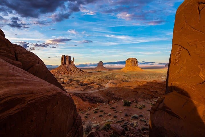 Explore Monument Valley: In-Depth Guided Tour of Iconic Navajo Landscapes