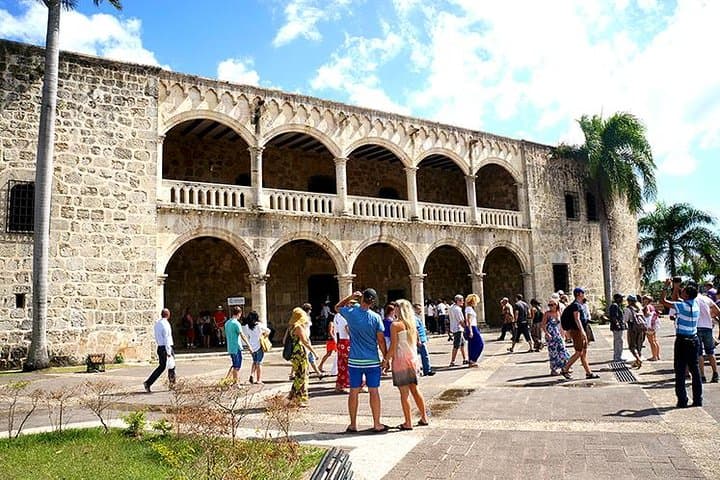Santo Domingo Day Trip from Punta Cana: Colonial Zone, Cathedral & Tres Ojos