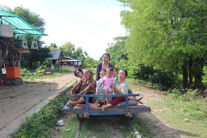 Overnight Battambang Tour from Siem Reap: Bamboo Train, Banan Temple & Bat Cave