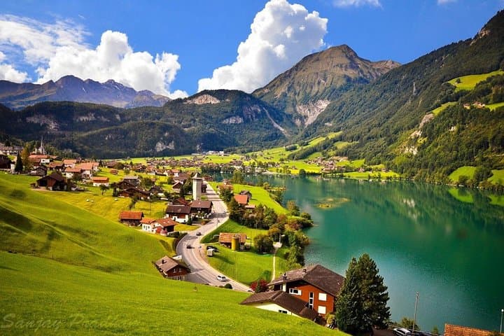 Best of Bernese Oberlands: Full-Day Scenic Drive to Gorges, Waterfalls & Lake Brienz
