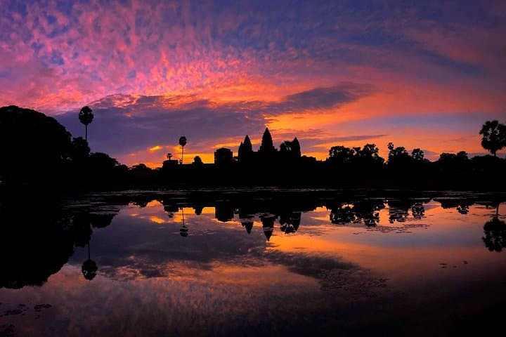 Angkor Wat Sunrise by E‑Bike: Full-Day Temple Ride from Siem Reap