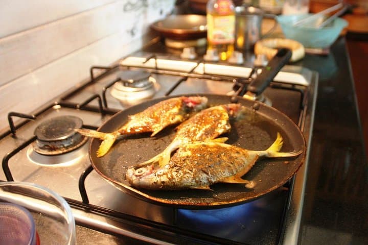 Catch Fresh Lake Fish and Cook with a Local in Piliyandala photo 2