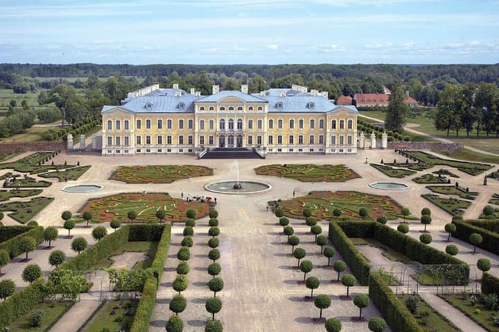 Day Trip from Riga: Rundale Palace, Hill of Crosses & Bauska Castle