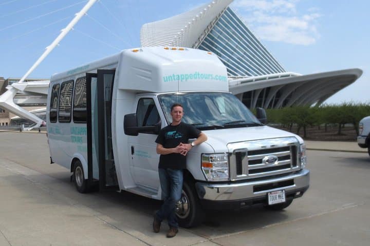 Milwaukee Sightseeing City Tour — Art, Beer, Lakefront & The Bronze Fonz photo 1