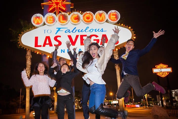 Private Super-Stretch Limo Photo Tour of the Las Vegas Strip photo 5