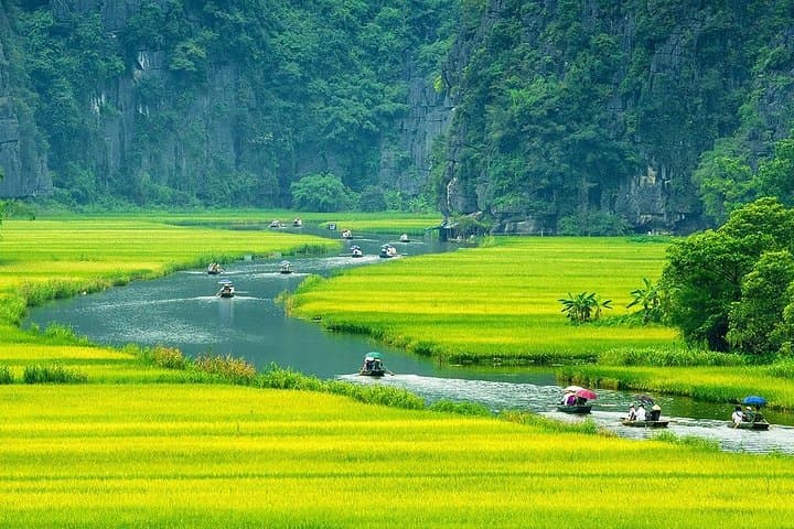 Luxury 2-Day Ninh Binh Adventure: Hoa Lu, Mua Cave, Tam Coc & Cuc Phuong photo 1