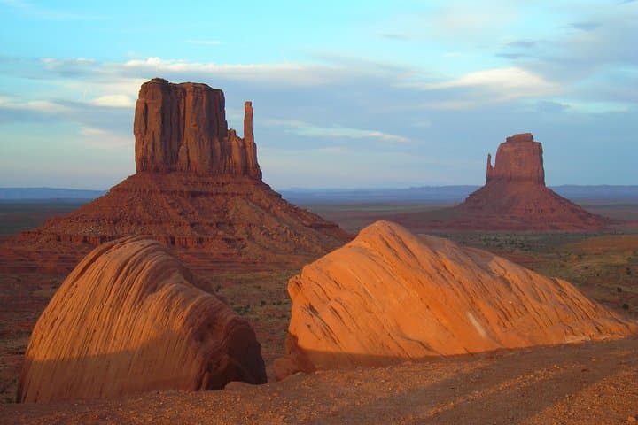 Monument Valley Hogan Overnight Experience: A Navajo Cultural Immersion Under Desert Stars photo 2