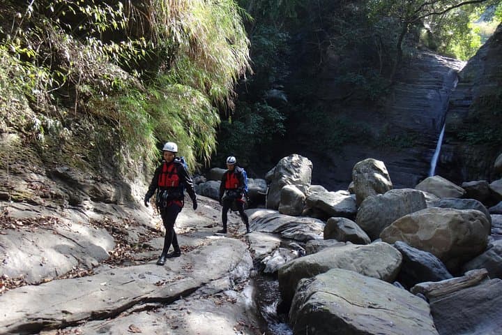 Yi-Hsin Creek Canyoning: Full-Day Waterfalls, Rappels & Water Jumps from Taipei photo 3