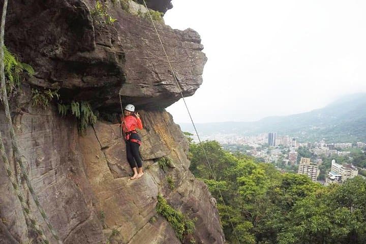 Half-Day Rock Climbing & Rappelling in Taipei’s Xinbeitou — Urban Crag Adventure photo 5