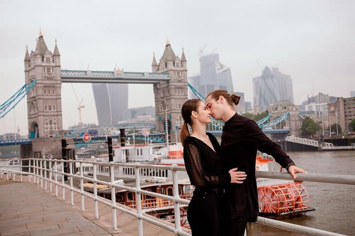 Private Tower Bridge Photoshoot - 2-Hour Professional London Photo Session