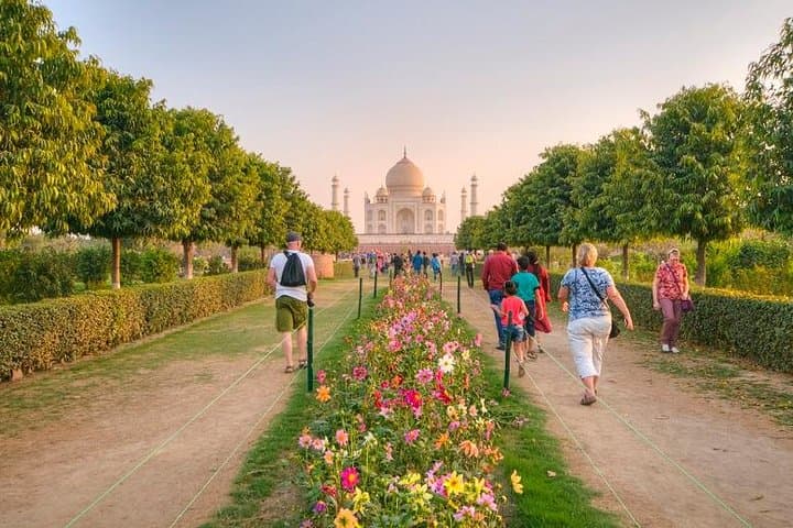 2-Day Private Taj Mahal Sunrise Tour from Mumbai: Flights, Sunrise & Mehtab Bagh photo 2