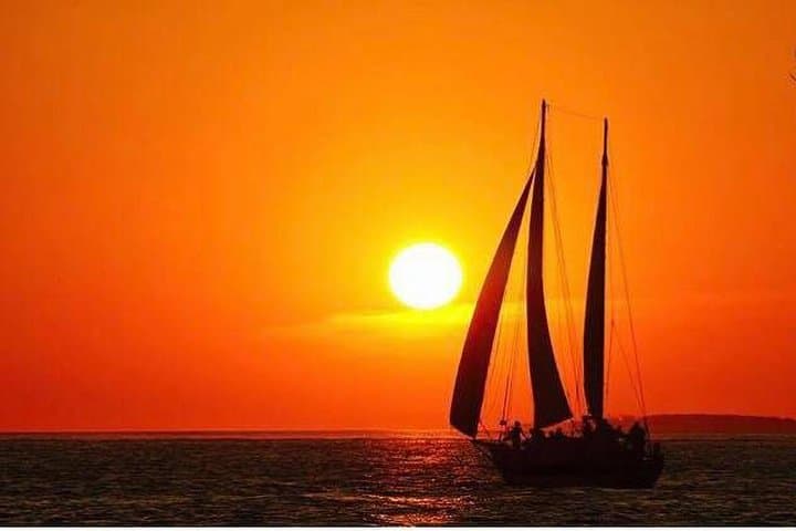 Key West Champagne Sunset Sail: 90-Minute Harbor Cruise with Drinks photo 4