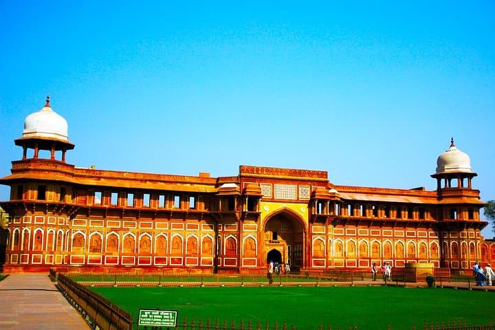 Same-Day Taj Mahal & Agra Tour from Mumbai with Return Flights photo 3