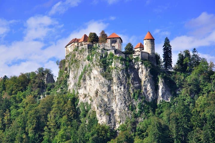 Lake Bled Half-Day Tour from Ljubljana: Pletna Boat, Island & Castle photo 4